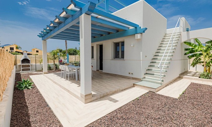 Solfarelli Villa | Villa of the Palms (200mt from the sea)