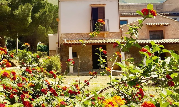Castellammare del Golfo House | Villa Alice: Relax and Enjoy Breakfast by the Sea