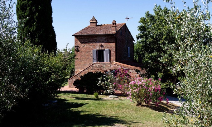 Marciano della Chiana House | Experience Villa La Bacaia: Family-Friendly Getaway