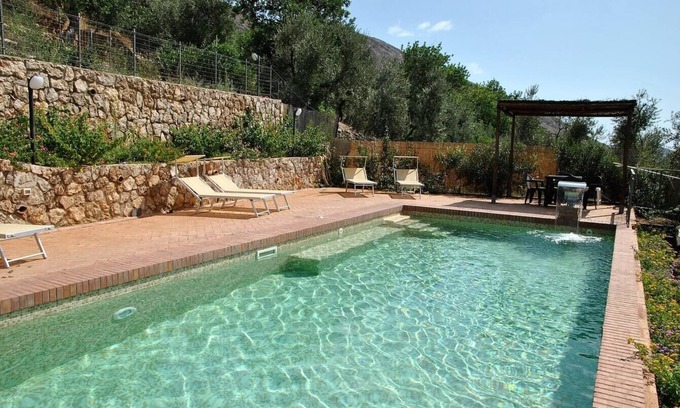 Itri Apartment | Villa Itri - Zaffiro: Cozy Apartment with Shared Pool