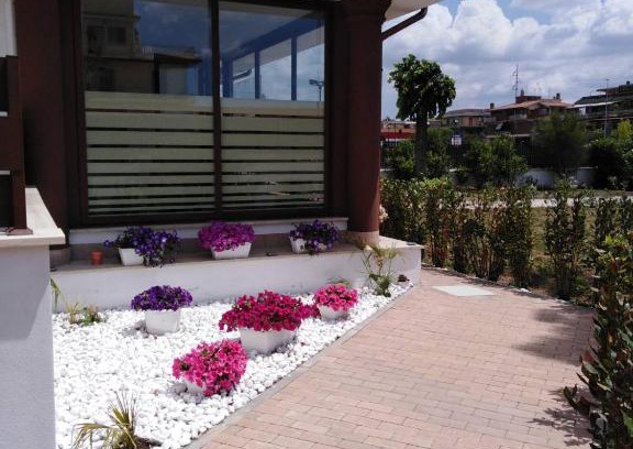 Zona XVI Torrenova House | Villa Ivana: Family-Friendly Getaway with Dining Options