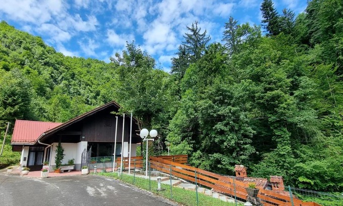 Cabar Villa | Inviting Villa Izvor Čabranke with Ocean View & Pool