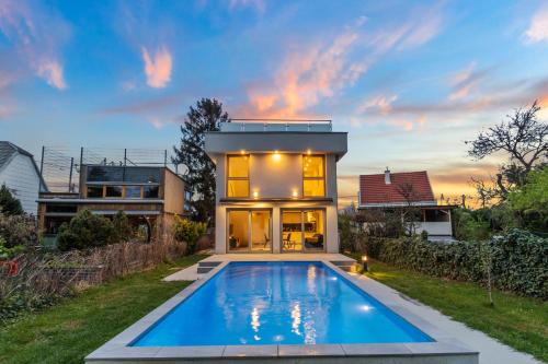Simmering Villa | Discover Villa Jäger: Poolside Retreat in Vienna