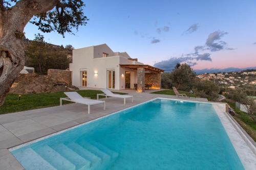 Sant'Agata sui Due Golfi Villa | Premier Villa Jarito: Oceanfront Pool with 10/10 Guest Rating