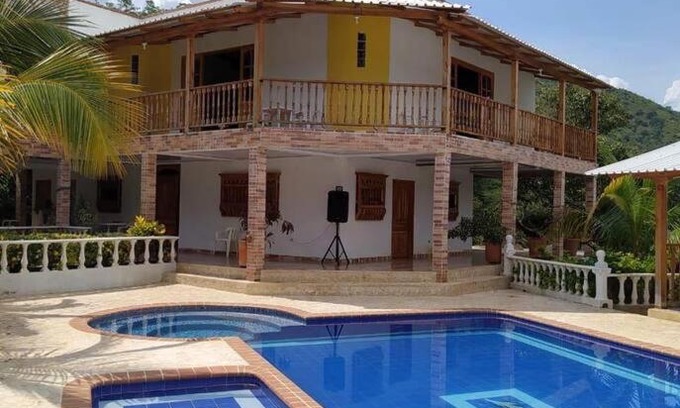 Santa Fe de Antioquia Villa | Discover Villa Jade: Poolside Retreat in Santafe de Antioquia