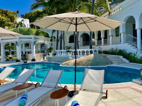 Las Brisas Villa | Villa Jade: Stunning Oceanfront Villa with Full Service Staff