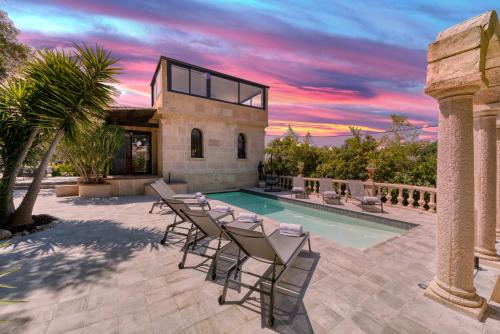 Riou - Petit Juas - Av de Grasse Villa | Spacious Villa Jaliel in the Heart of Cannes with Pool