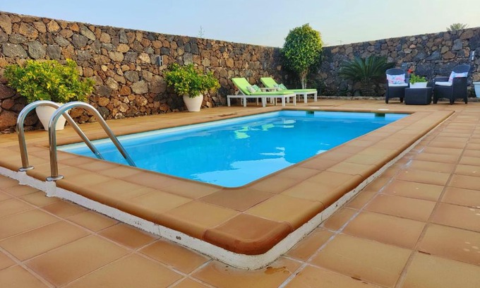 Tinajo Apartment | Experience Villa Jardín Atteneri: Oceanfront Family Retreat