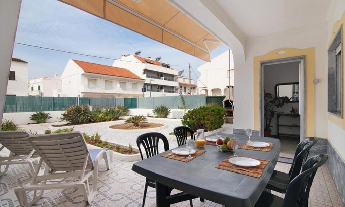 Altura House | Villa Jardim: 4-Star Stay with Family-Friendly Amenities