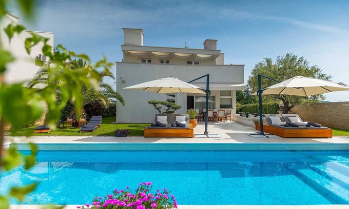 Rovinjsko Selo Villa | Villa Jardin Blanc with Pool