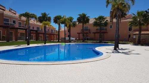 Vale de Santa Maria House | Villa Jardins 3: Top-Rated Stay with Pool & Pet-Friendly Perks