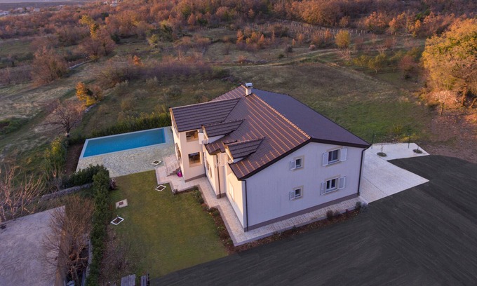 Cista Provo Villa | Villa Jelena in Makarska: Family-Friendly with Pool Access