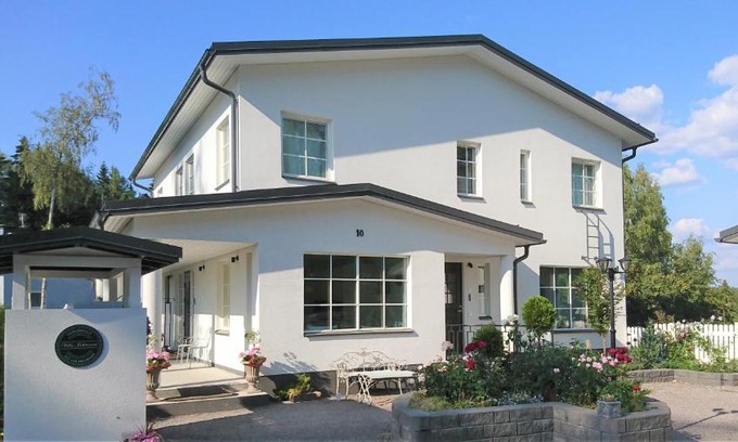 Vantaa Bed & Breakfast | Guest Rated Villa Jokivarsi: Pet-Friendly B&B with Breakfast