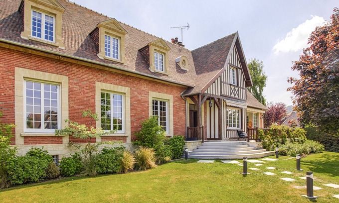 Tourgeville Villa | Villa Jorafa - 7 Bedrooms with Garden in Deauville