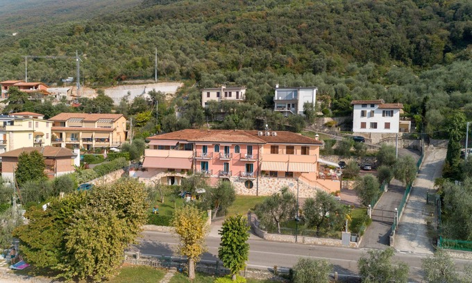 Brenzone sul Garda Bed & Breakfast | Villa Josefine Fron Lake - Adults Only