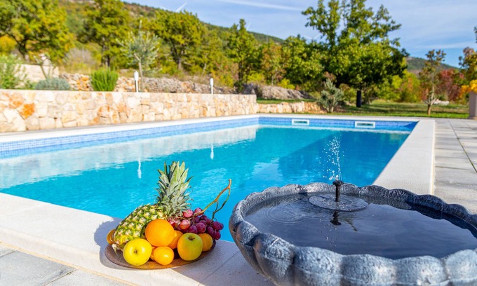 Velika Cista Villa | Guest Rated 10/10! Villa Josip with Pool & Lake View