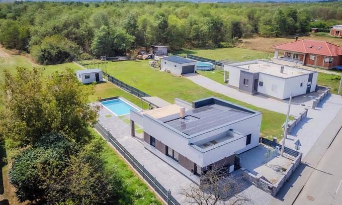 Varazdin House | Villa Joy With Pool and Hot Tub, Sračinec, Croatia