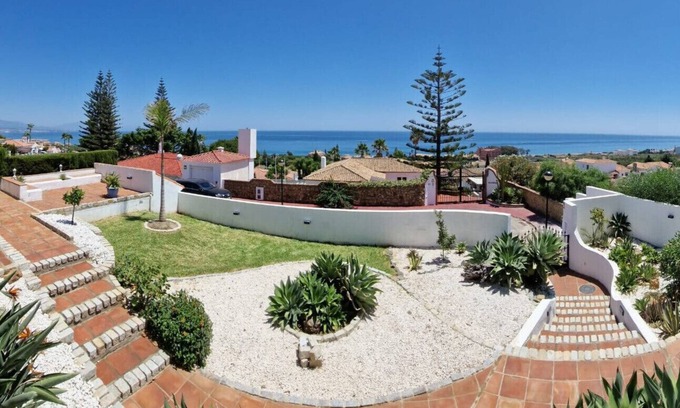Puerto de la Duquesa Villa | Villa Joya de Guadalupe: Family-Friendly Retreat with Pool