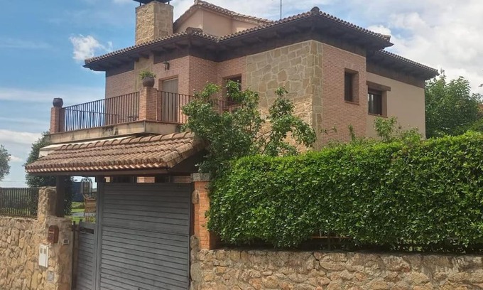 La Adrada Villa | Discover Villa Juan: 4-Star Hotel with Pool & Hot Tub