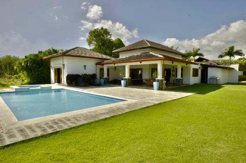 Guayacanes Villa | Relax at JuanDolio Guavaberry with Oceanfront Views
