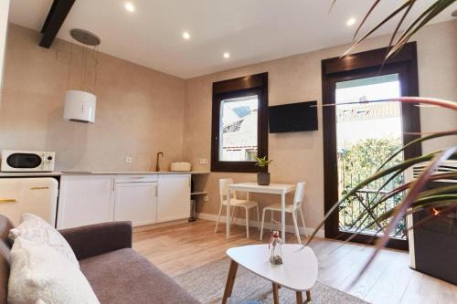 Ribadavia Apartment | Villa Julia: Family-Friendly Retreat with Outstanding Reviews