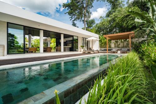 Singakerta Villa | Discover Villa Jungle Bliss: Family-Friendly & Pool Access