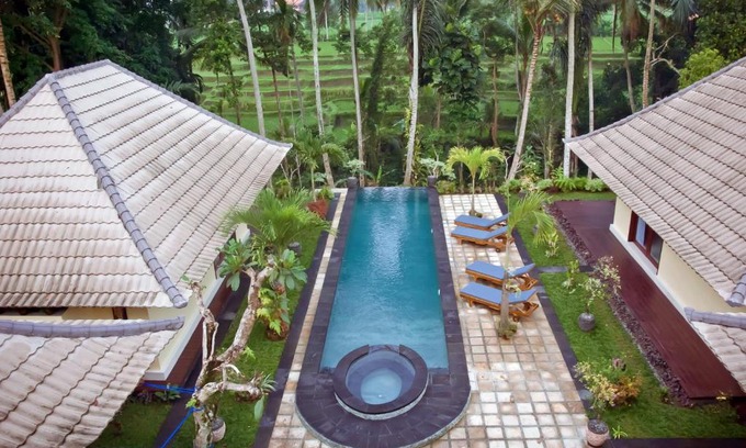 Melayang Resort | Relax at Villa Junjungan Resort with Pool & Spa Amenities