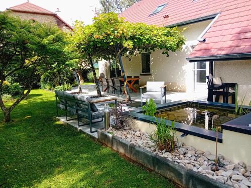 Miery House | Villa Jura Poligny: Oceanfront Getaway with Pet-Friendly Options
