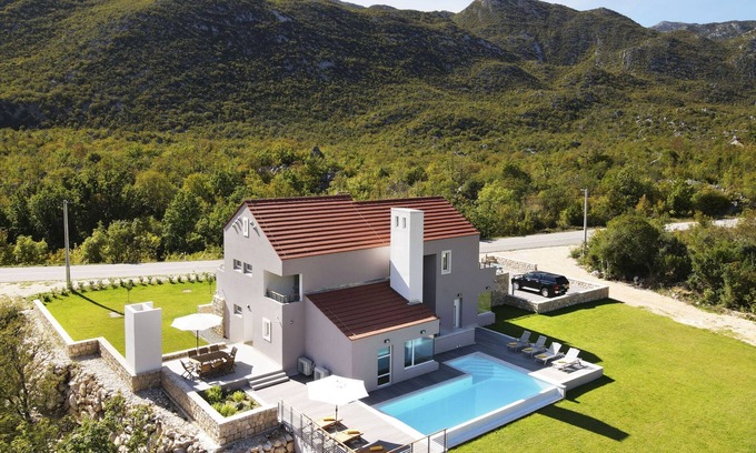 Tucepi House | Villa Jure: Family-Friendly Haven with Pool & Spa