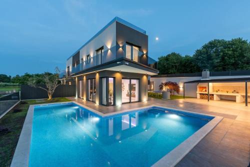 Sorici Villa | Villa Kalemi: Family-Friendly Retreat with Pool & Pets Welcome