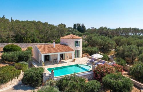 Vlachopoulatika Villa | Relaxing Villa Kalithea: Oceanfront with Pool Access