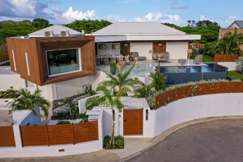 Saint-Francois Villa | Villa Karamiso: Infinity Pool & Beach Access with 9.9 Rating