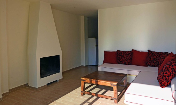 Molos-Agios Konstantinos House | Explore Villa Karya: Family-Friendly Two Bedroom Retreat