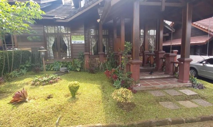 Cipanas Villa | Pet and Child Friendly Villa Kayu Green Apple Retreat