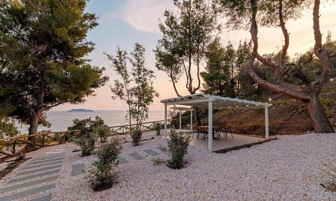 Paradhisos Villa | Oceanfront Escape at Villa Kelyfos by Casa Bloo