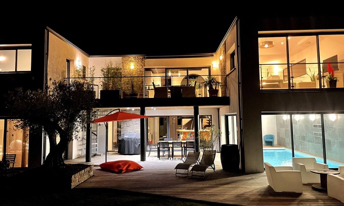 Baden House | Villa Kerdelan: Oceanfront Escape with Swimming Pool & Spa