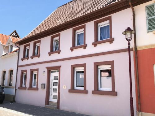 Gollheim House | Discover Villa Kerzenheimer Tor: Pet Friendly & Family Ready