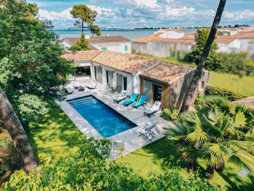 Rivedoux-Plage Villa | Villa Kirribilli: Guest Rated 9.3 with Pool & Family Fun