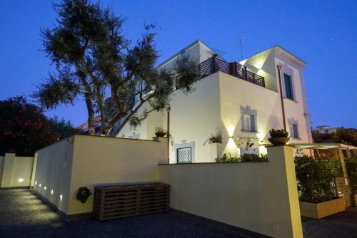 San Giorgio a Cremano Apartment | Villa Klaudia - Exceptional Stay with Hot Tub & Breakfast