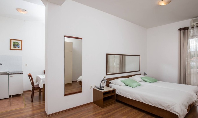 Rozat Apartment | Villa Konalić - Cozy Studio with Balcony & Sea View