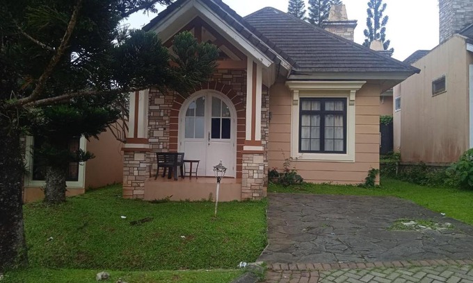 Cimacan Villa | Family-Friendly Villa Kota Bunga Happy A8-06 Awaits You