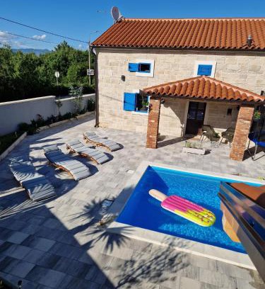 Gabonjin House | Discover Villa Kristina: Oceanfront Family-Friendly Retreat