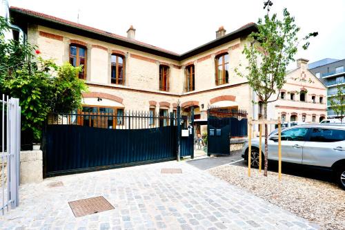 Saint-Pierre - Rene II - Bonsecours Apartment | Villa Kronberg: Pet-Friendly Retreat with Hot Tub Access