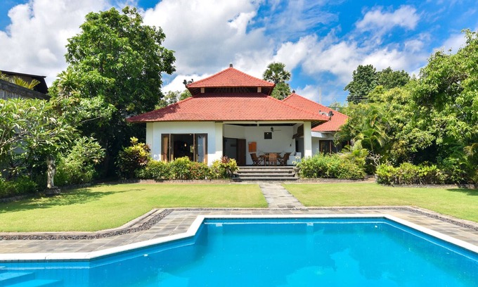 Sawan House | Villa Kupu Kupu - Beachfront Paradise in Northern Bali