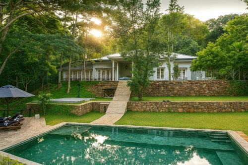 Hildummulla House | Villa Lé Maas Tota: Relax by the Oceanfront Pool