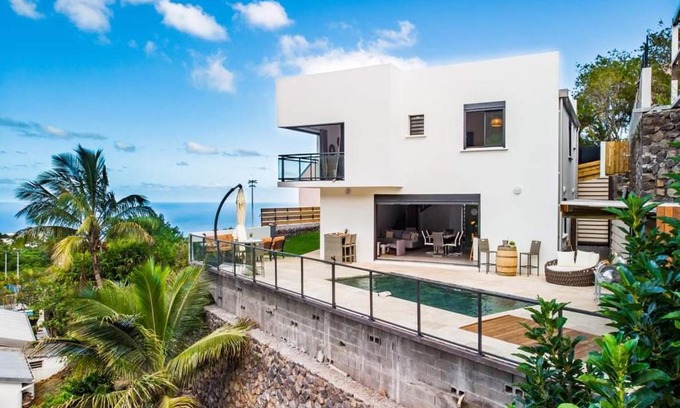 Les Avirons Villa | Discover Villa l'Archibelle: Family-Friendly with Pool