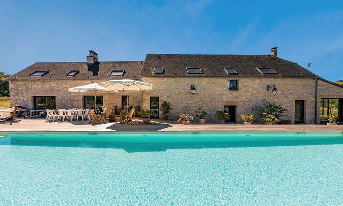 Saint-Germain-des-Pres Villa | Discover Family-Friendly Comfort at 24MAIN - Le Mirambeau