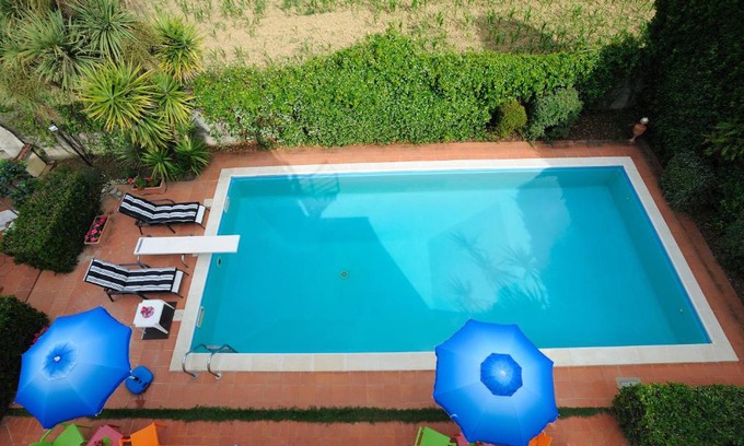 San Giuliano Terme Villa | Villa La Certosa: Oceanfront Escape with 10/10 Guest Rating