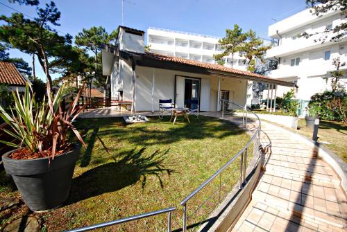 Lignano Pineta Villa | Pet-Friendly Villa La Chiocciola with Family Amenities