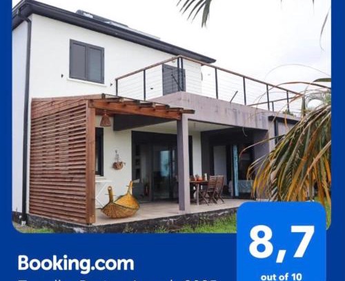 Saint-Benoit Villa | Picturesque Coastal Retreat: La Confiance with Sea Views